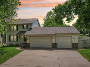 8671 Pheasant Run Rd, Woodbury, MN 55125