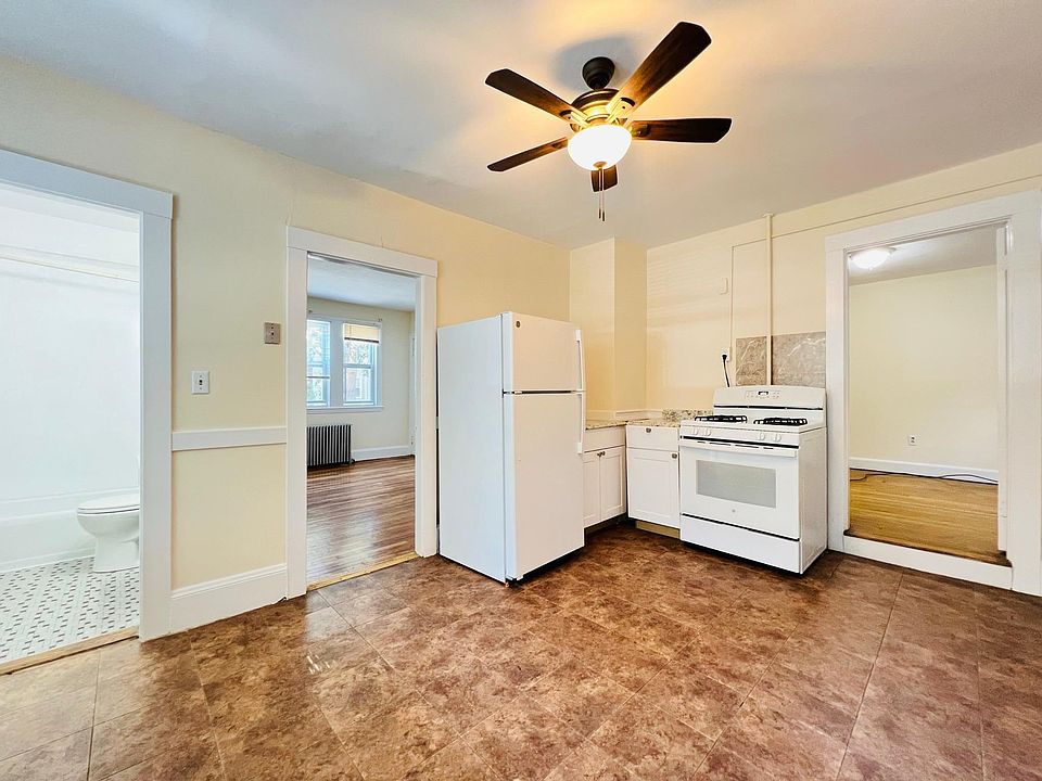 Eat-in kitchen