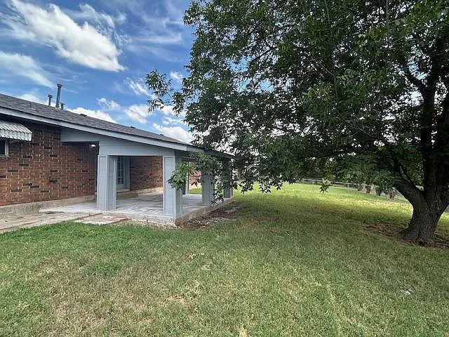 1724 NW 49th St — Photo 3