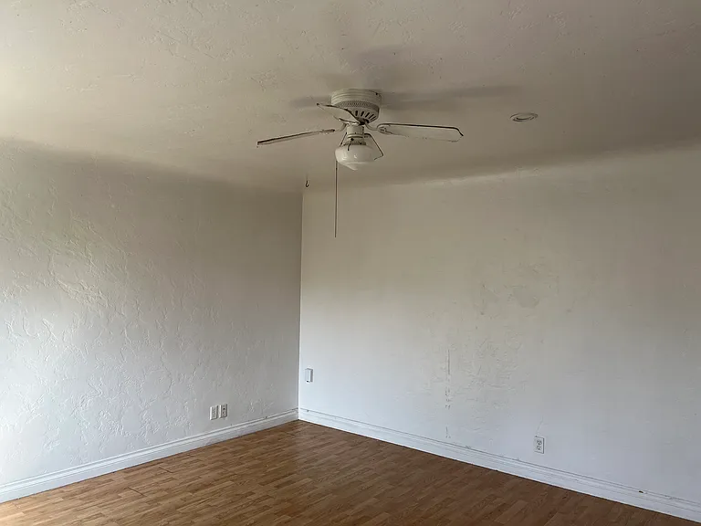 310-12 S Nevada St #312 — Photo 4
