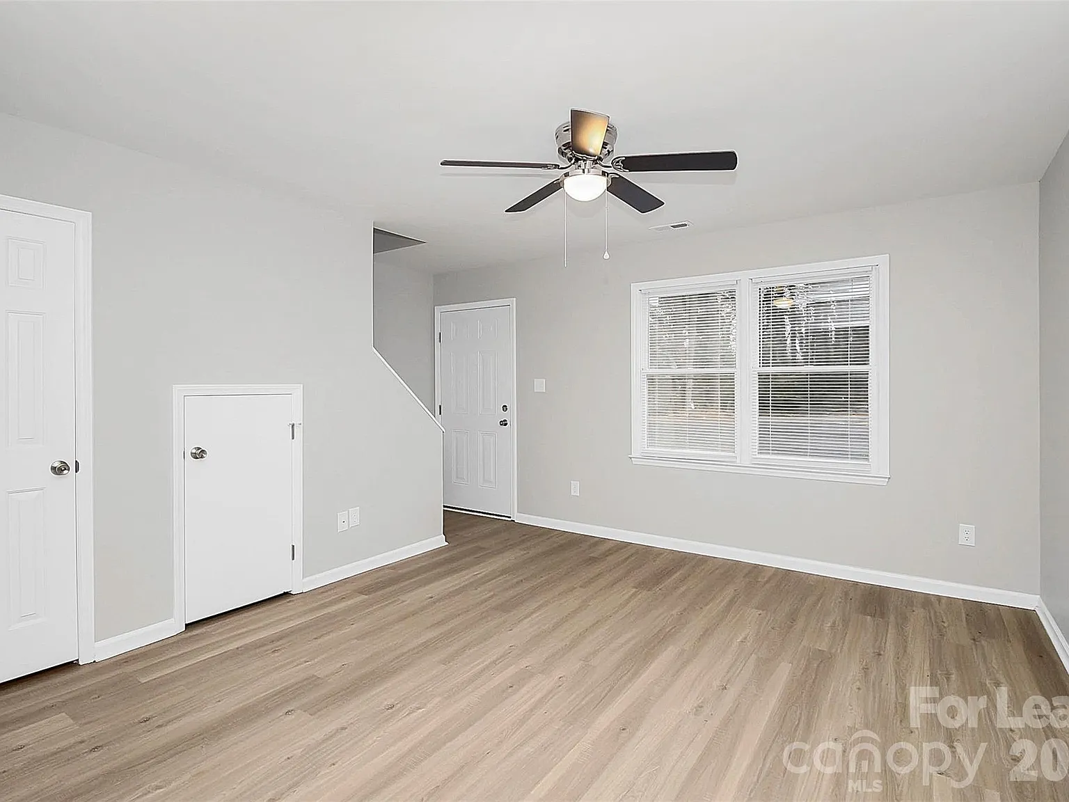 2 bed, 1.5 bath, 805 sqft, $999 — Photo 4
