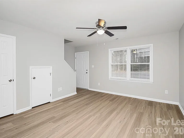 1219 Anderson St — Photo 4