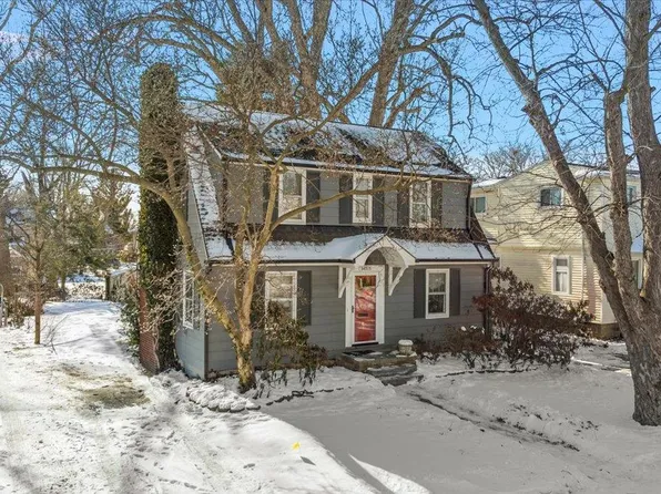 34915 Chestnut St, Wayne, MI 48184