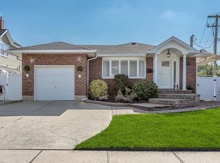 59 Cinque Dr, Farmingdale, NY 11735