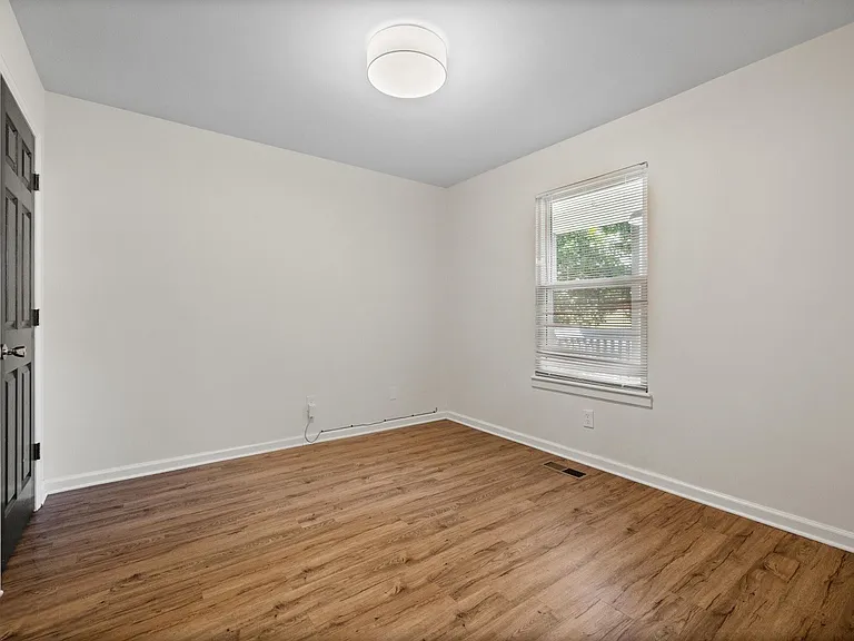 306 Avenue B — Photo 4