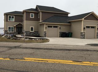 8009 N Shore Trl N, Forest Lake, MN 55025