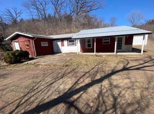 21203 Mud Lake Rd, Dubuque, IA 52001