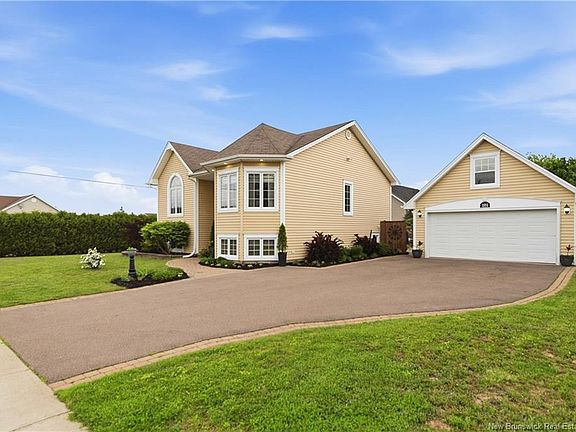 3rd image of 101 Chateau Dr