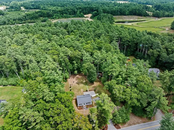 74 Rochester Rd, Carver, MA 02330