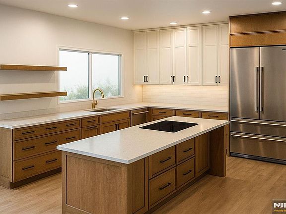 3rd image of 589 Piermont Rd