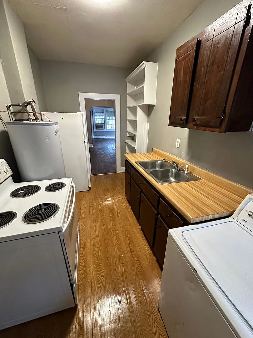 403 South Broad Street — Photo 2