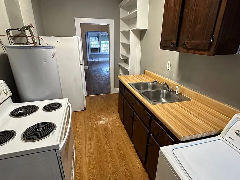 403 S Broad St SW — Photo 2