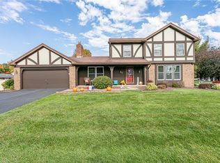 25 Orchard Creek Ln, Rochester, NY 14612
