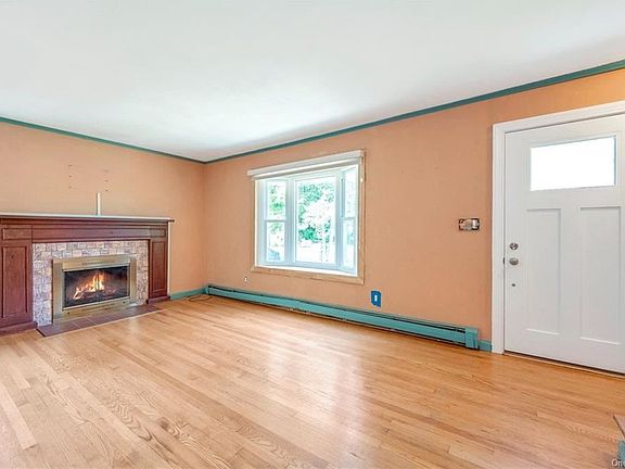3rd image of 10 Overhill Rd