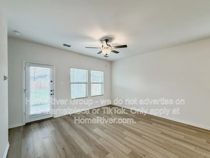 4 bed, 2.5 bath, 2055 sqft, $2,495 — Photo 3