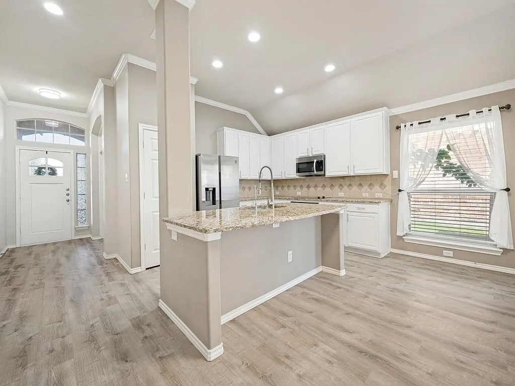 3 bed, 1849 sqft, $2,490 — Photo 2