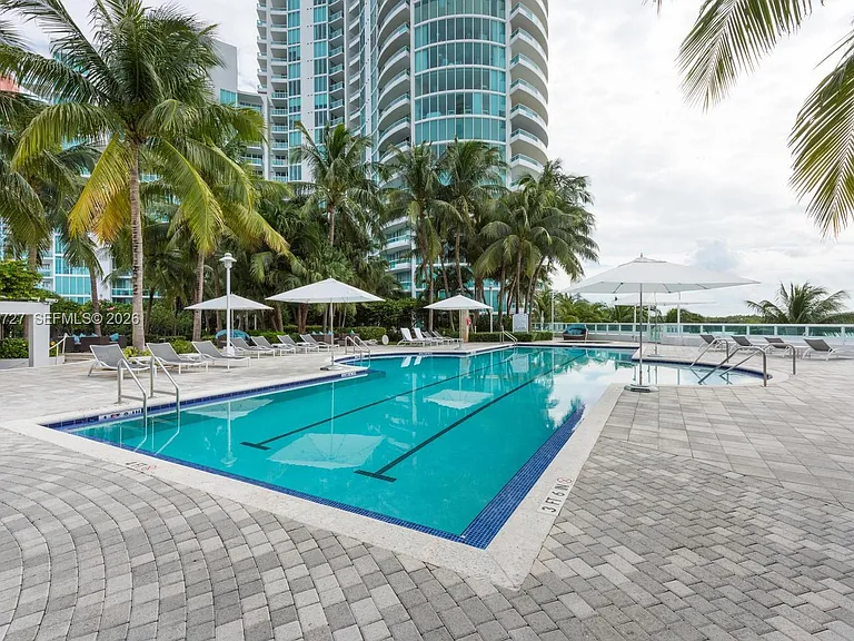 1000 S Pointe Dr #906 — Photo 30