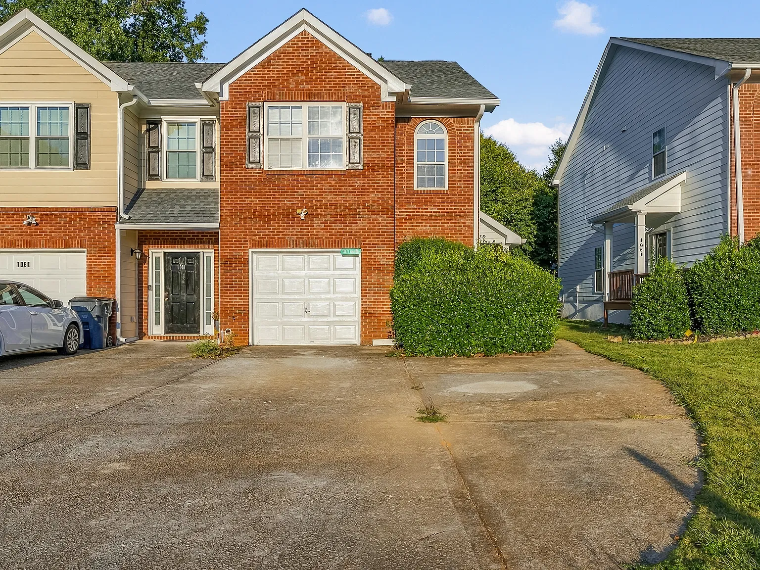 3 bed, 2.5 bath, 1592 sqft, $1,900 — Photo 1