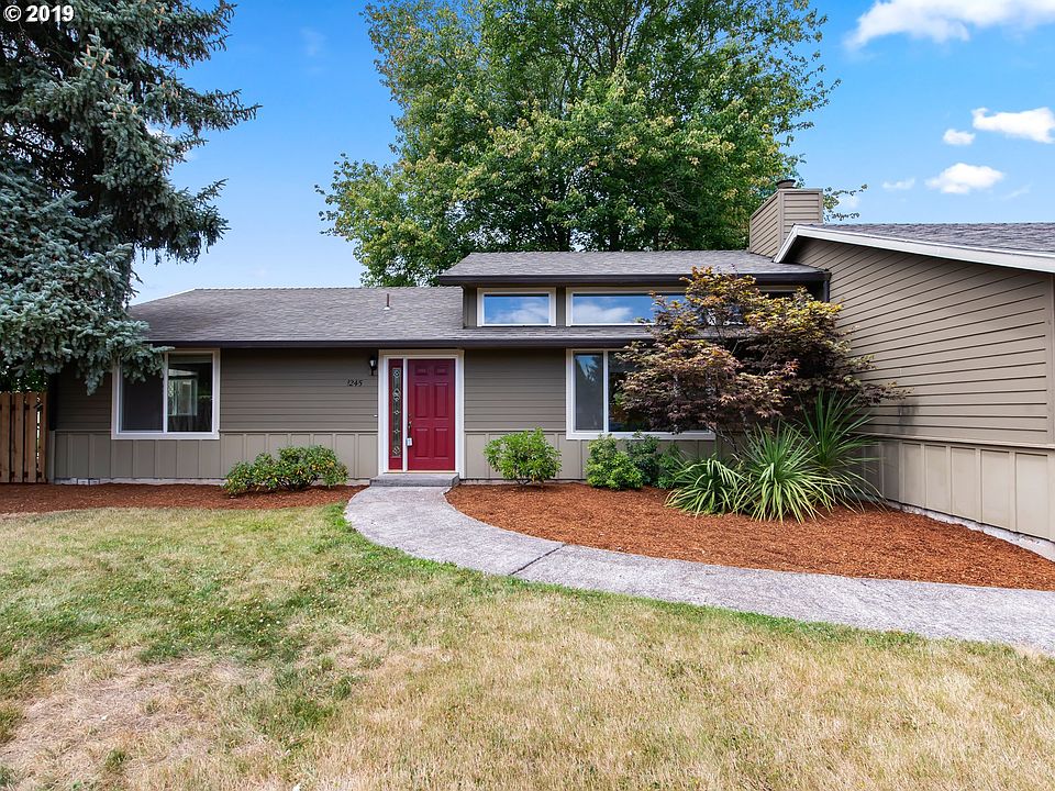 1st image of 1245 NE Davis Ct