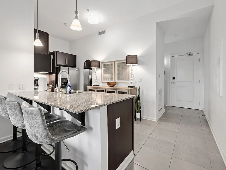 W Dickson St — Photo 10