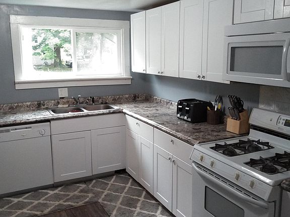 4th image of 181 S Park St