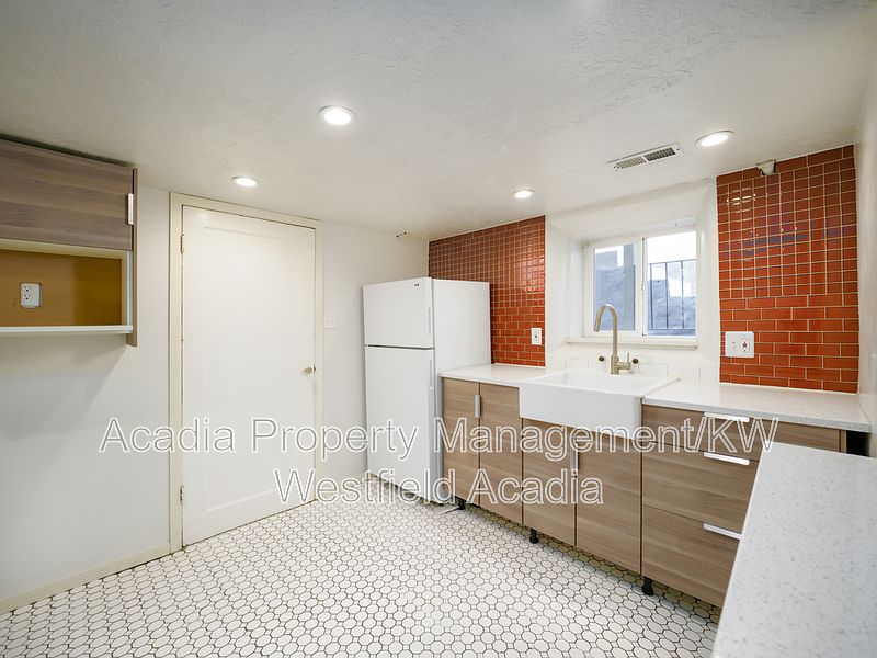 1st image of 620 S 900 E APT B