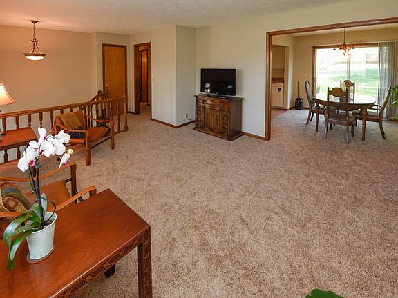 5th image of 9726 Redman Ave