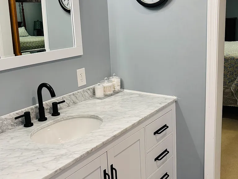 1341 Robinhood Ln — Photo 24