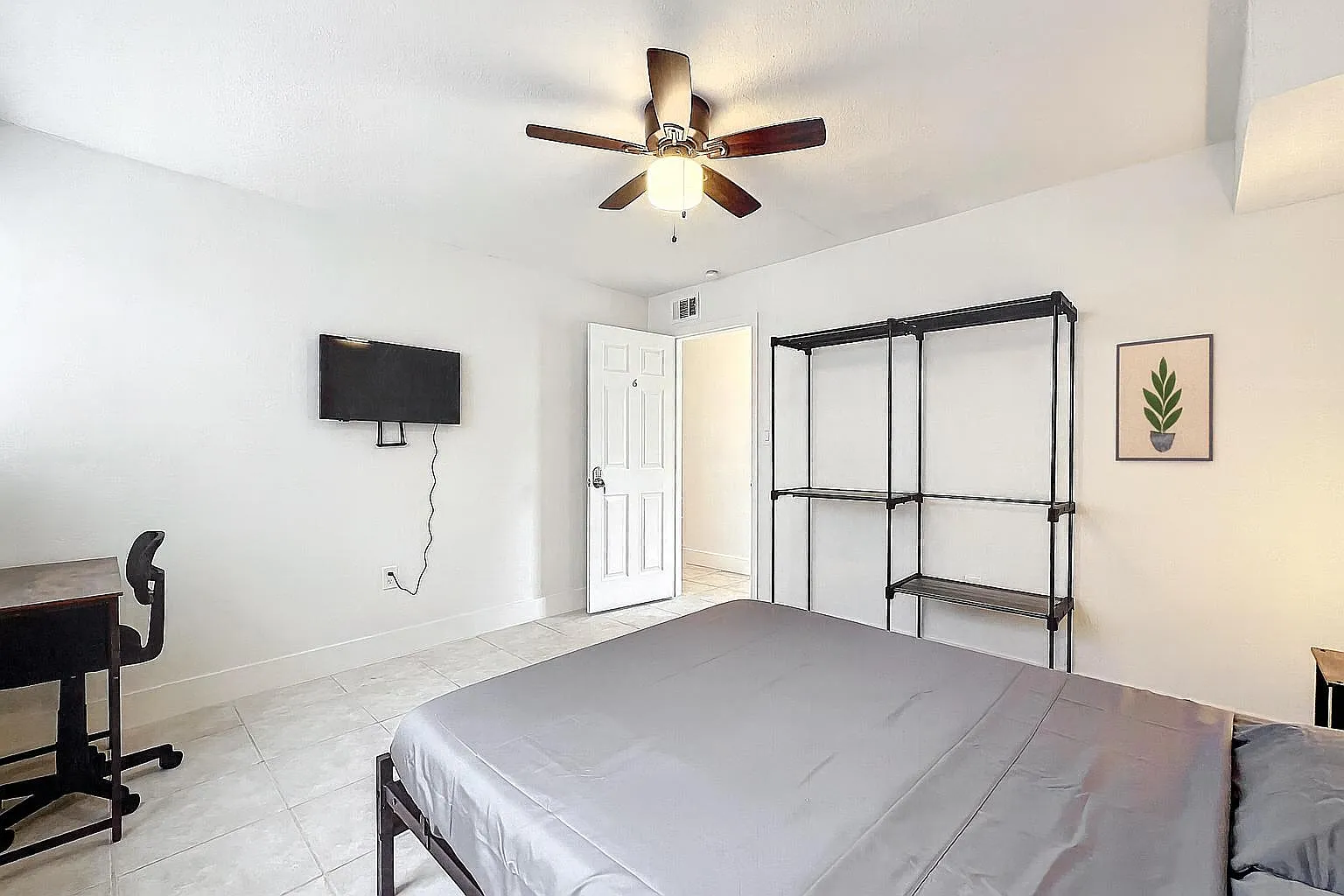 4 bed, 2.0 bath, 1400 sqft, $1,148 — Photo 1