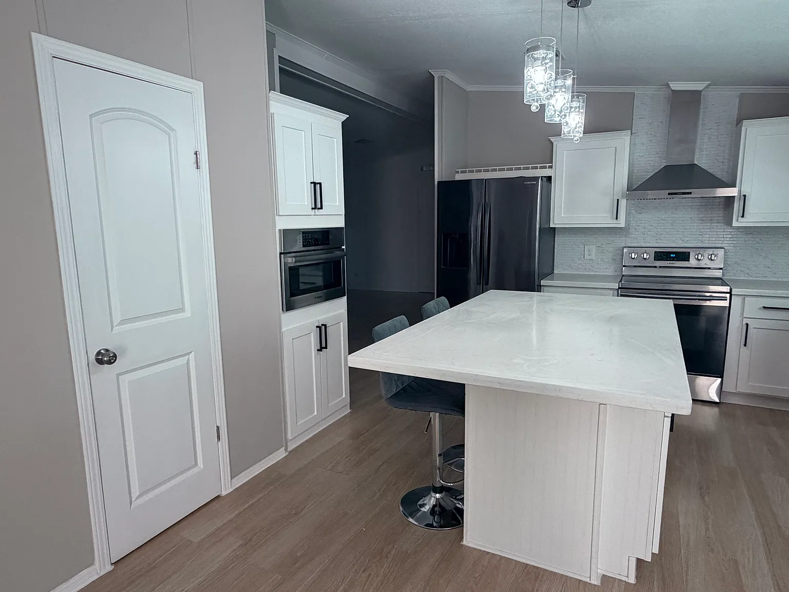 3 bed, 2.5 bath, 2432 sqft, $2,000 — Photo 1