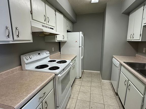 3rd image of 10 Ironwood Ct #24