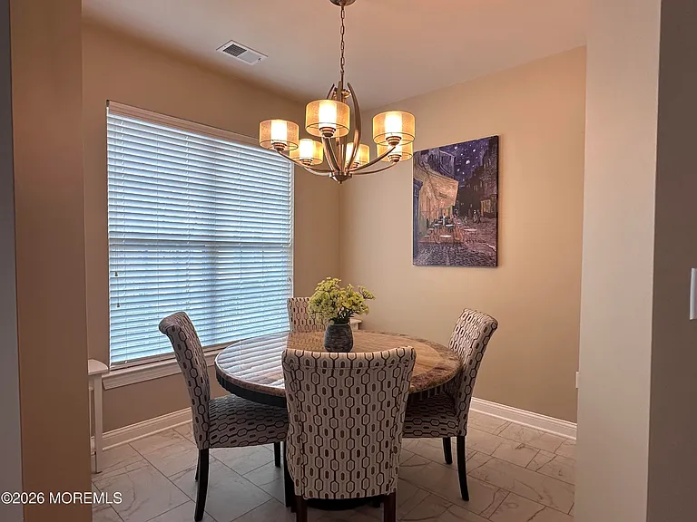 512 Abby Rd — Photo 4