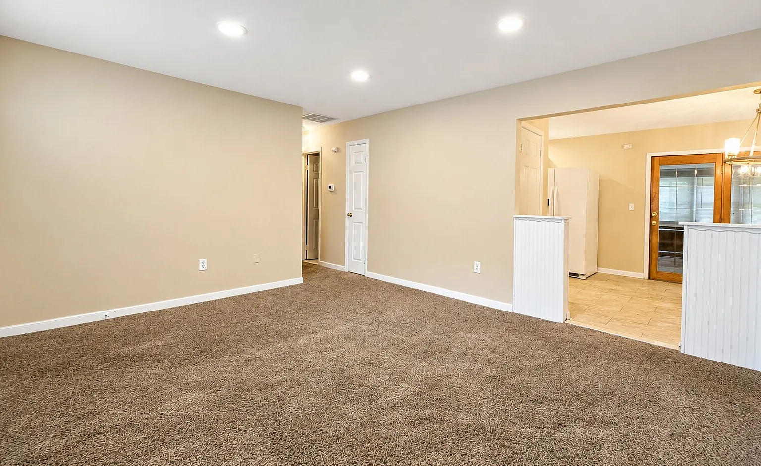 Fantastic!! 4 bedroom 1.5 bath — Photo 4