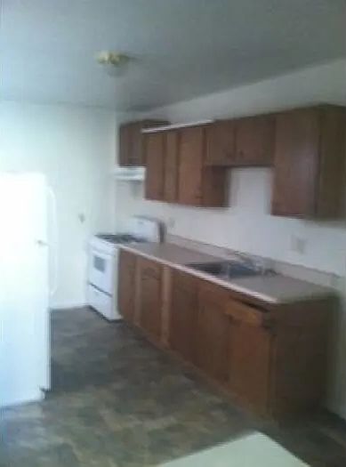 2nd image of 1003 N Spruce St
