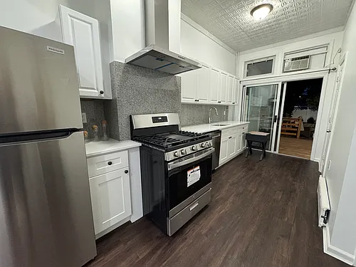 585 Onderdonk Ave #1L Photo 1