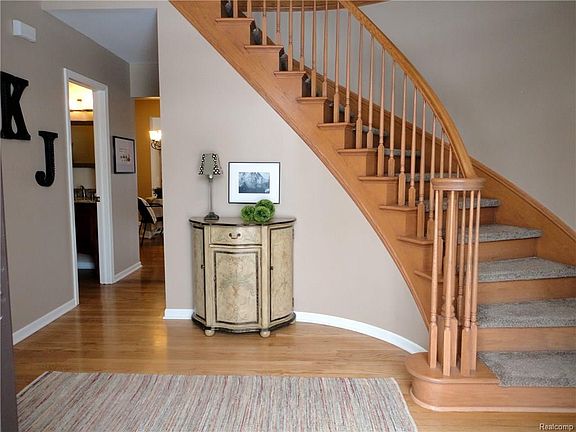 4th image of 10105 Dorchester Ct