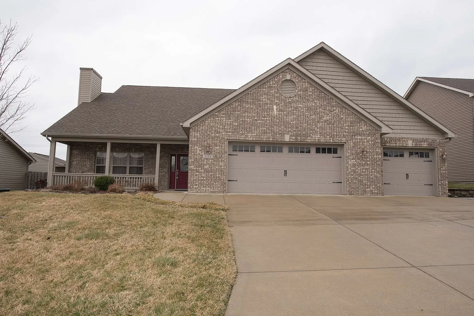 6104 Buchanan Dr photo 1