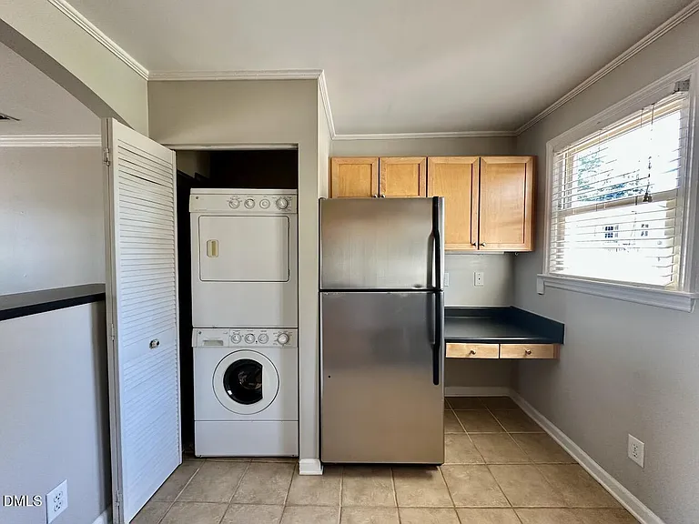 2333 Bernard St — Photo 9