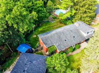 4 Mayfair Ct, Dundas, ON L9H 3P2