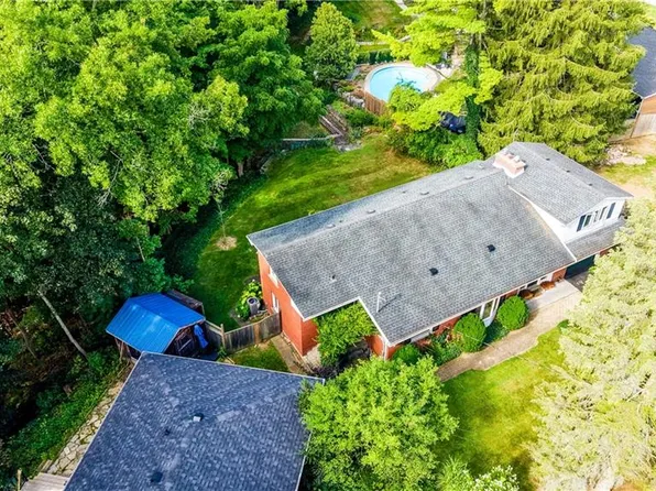 4 Mayfair Ct, Dundas, ON L9H 3P2