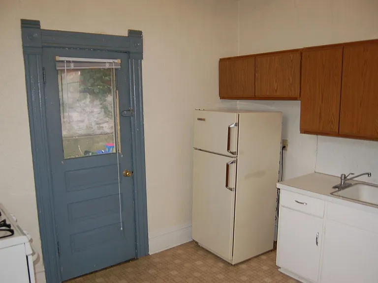 209 E Mifflin St — Photo 14