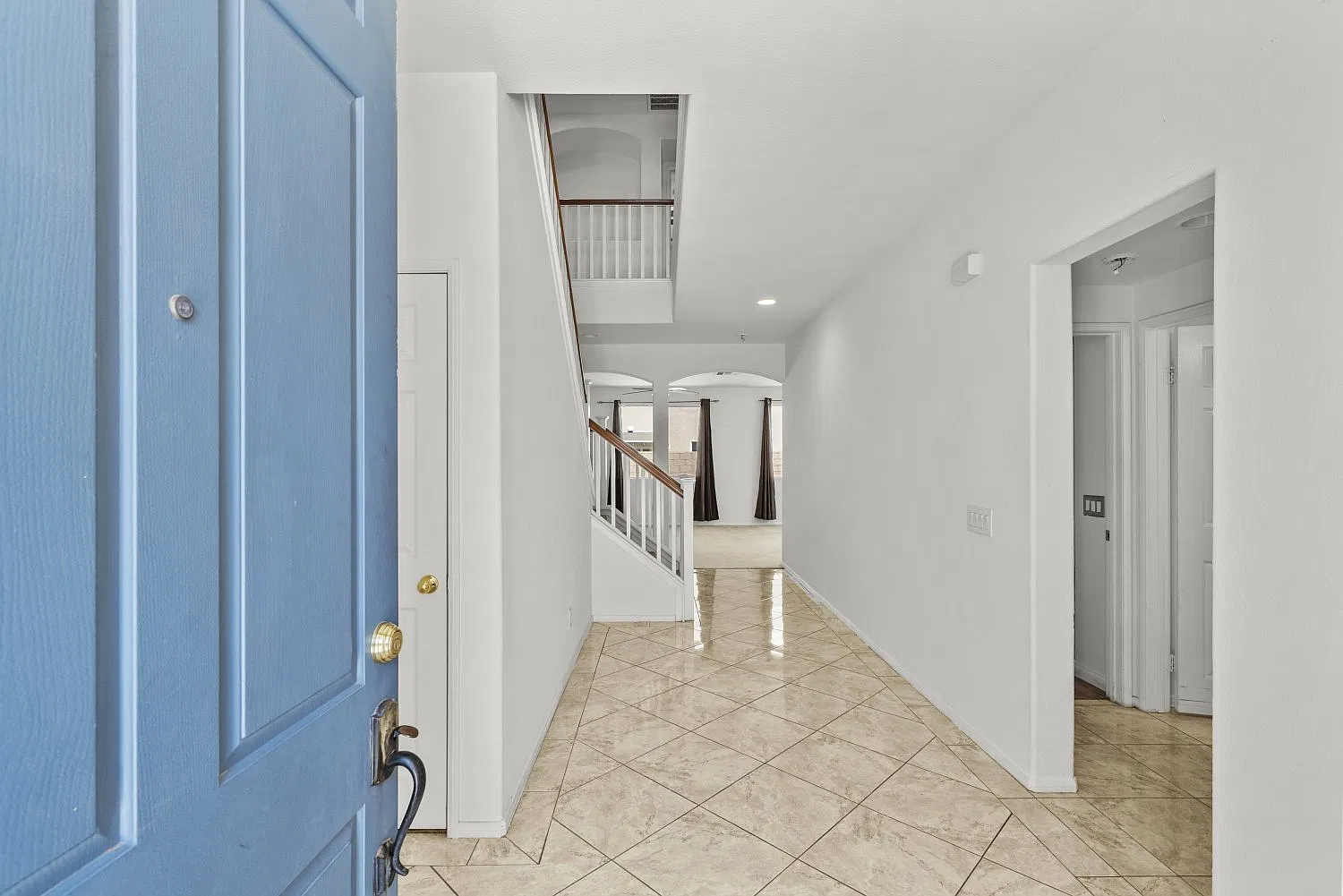 4 bed, 3646 sqft, $3,900 — Photo 3