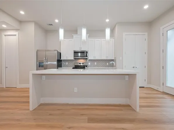 8106 Esther Acres Ln, Houston, TX 77088