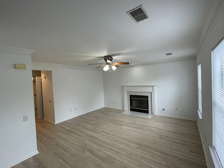 4865 Habersham Ln — Photo 13