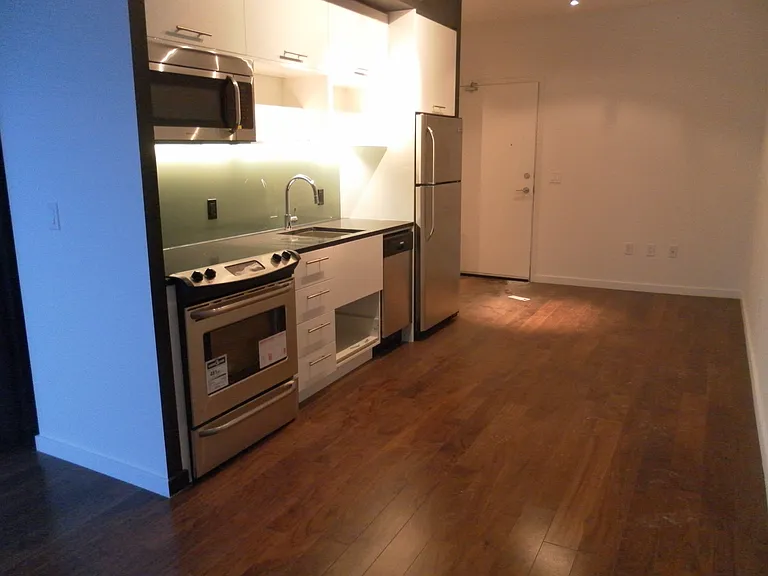 51 Trolley Cres #1606 — Photo 4