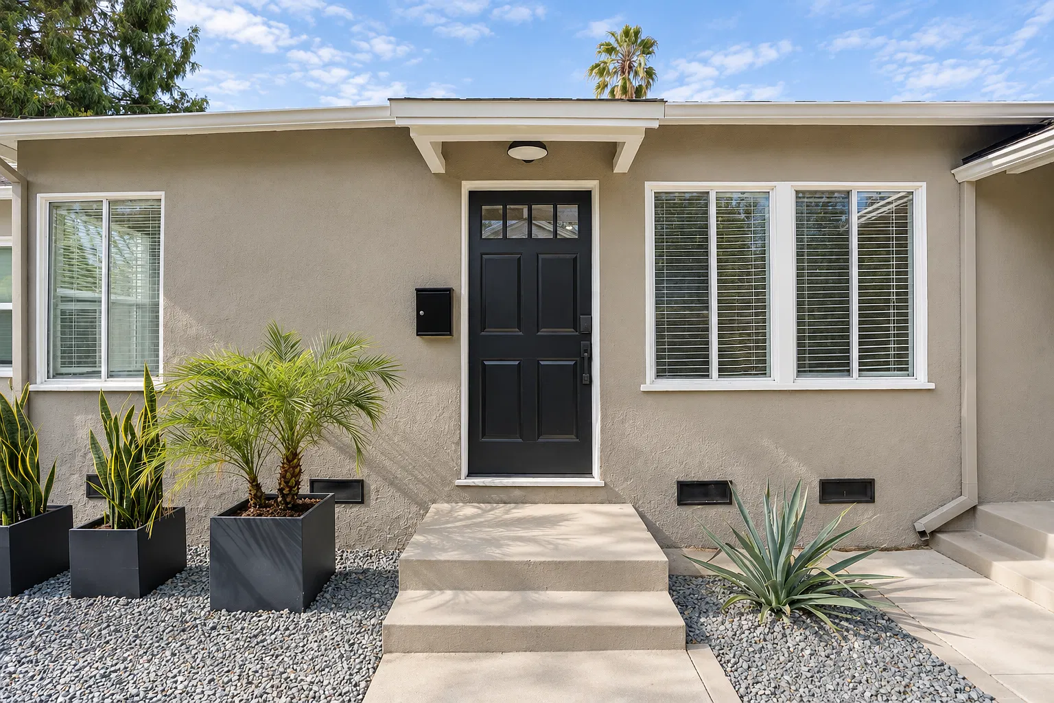 4244 Tujunga Ave — Photo 2