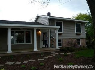 956 Kenmoor Ave SE, Grand Rapids, MI 49546