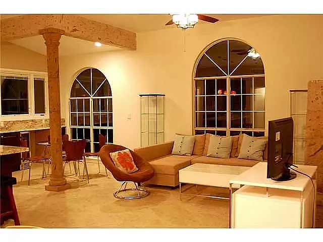 Building Photo - 6632 El Parque Dr