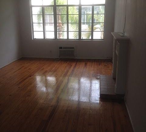 4th image of 1048 Michigan Ave APT 10