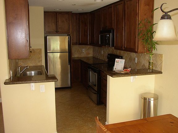 kitchen w/ss appliances